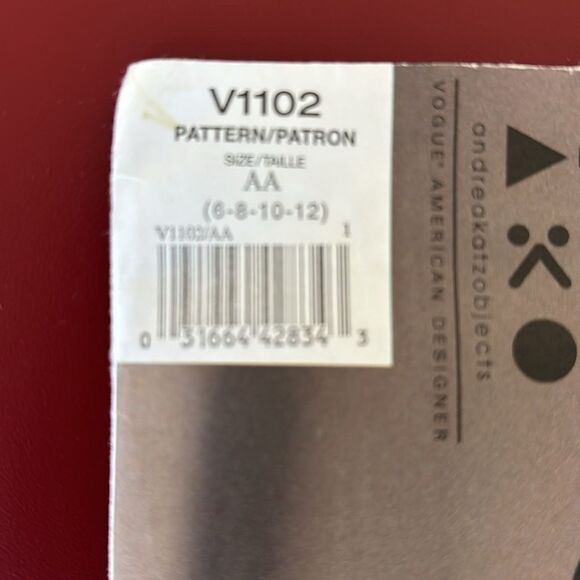 Vogue Patterns # 1102 AndreaKatzObjects Designer - Picture 3 of 6